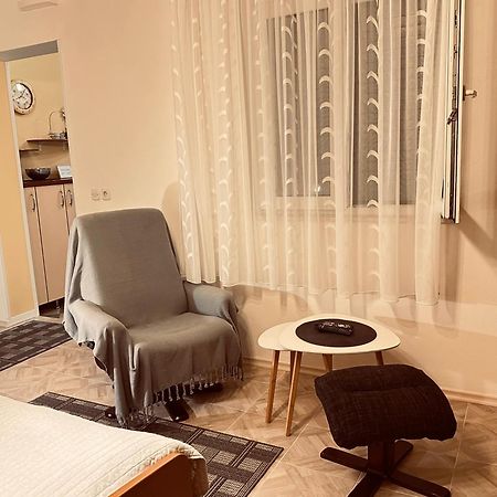 Apartments - Rooms Vesna Примоштен Экстерьер фото
